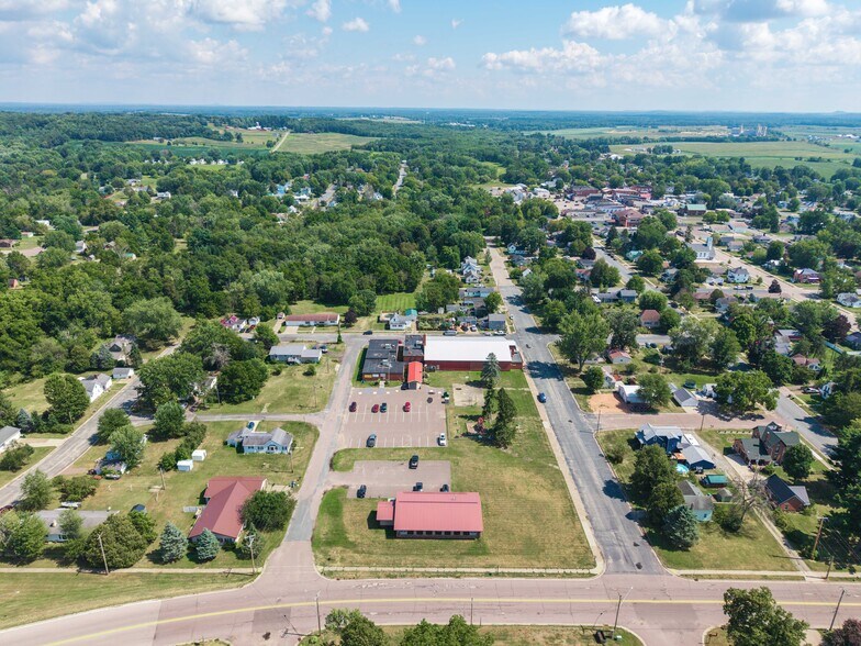 More Photos Of 708 W Washington St, Augusta Medical For Sale