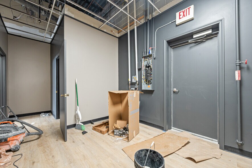 More Photos Of 1508-1574 N Mitchell St, Cadillac General Retail For Sale