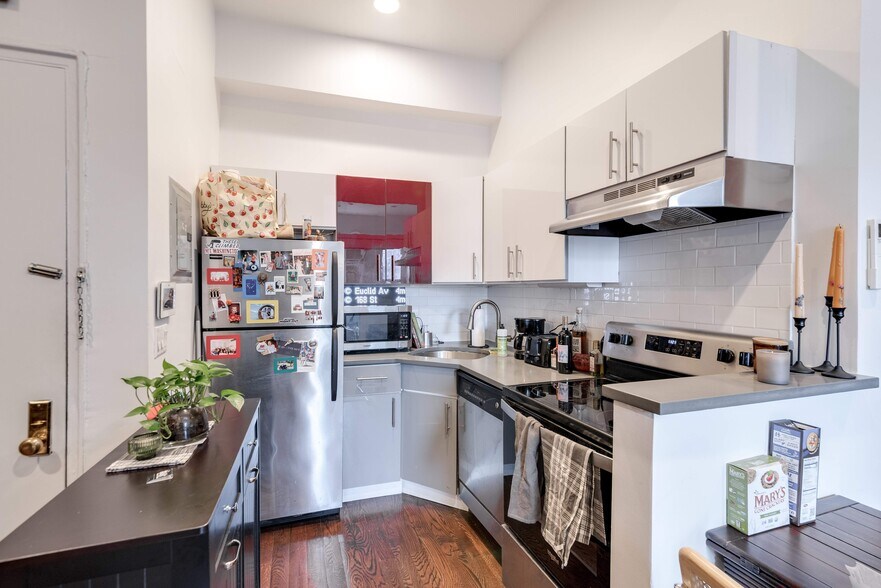 More Photos Of 946 Fulton St, Brooklyn Apartments For Sale