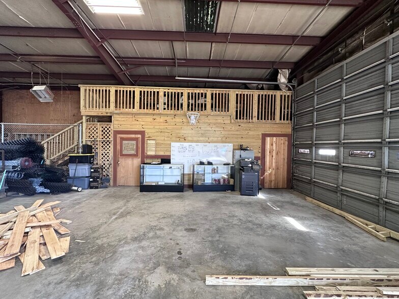 More Photos Of 207 Edison Ave, Benton Office For Lease