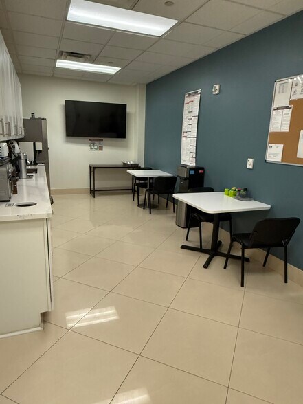 More Photos Of 1545 Pama Ln, Las Vegas Research And Development For Lease