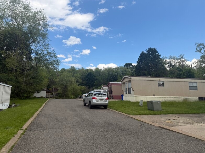 More Photos Of 1-21 Dinardo Mnr, Imperial Manufactured Housing Mobile Home Park For Sale
