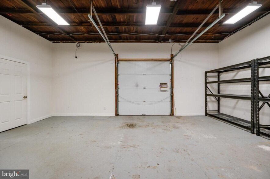 More Photos Of 519 Main St, Blandon Flex For Sale