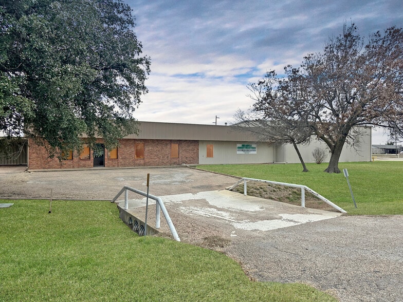 More Photos Of 103 US-190 Hwy, Eldorado Manufacturing For Sale