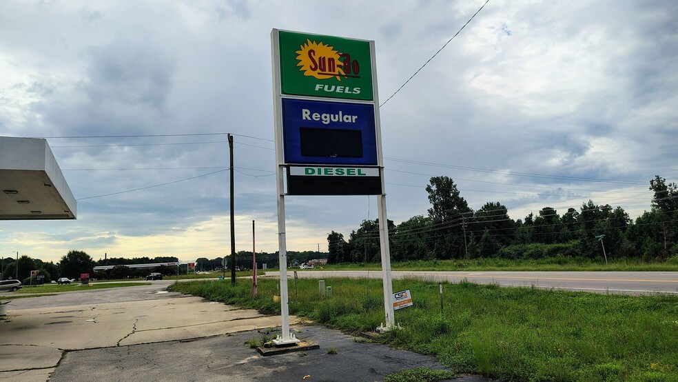 More Photos Of 526 Aberdeen Rd, Raeford Service Station For Sale