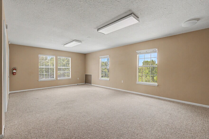 More Photos Of 14815 Interstate 45 S, Conroe Office For Lease