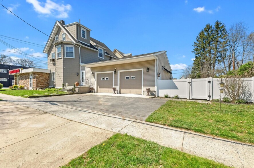 More Photos Of 129 Montgomery Ave, Bala Cynwyd Freestanding For Sale