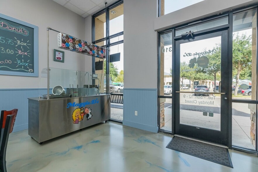 More Photos Of 2219 County Road 220, Middleburg General Retail For Sale