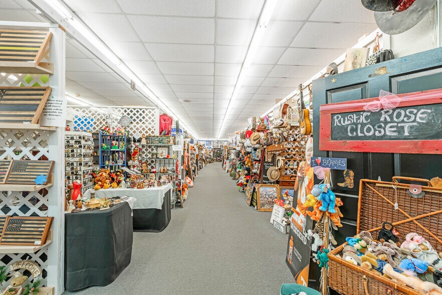 More Photos Of 3012 Highway 31 W, White House General Retail For Sale