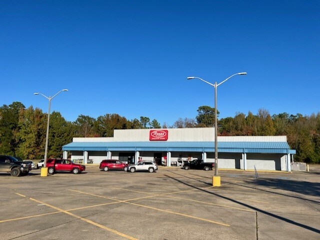 More Photos Of 8155 Highway 165, Columbia Freestanding For Sale