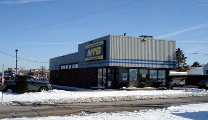 More Photos Of 6590 Mayfield Rd, Cleveland General Retail For Sale