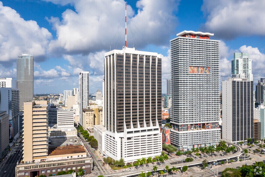 More Photos Of 2 S Biscayne Blvd, Miami Office Residential For Lease