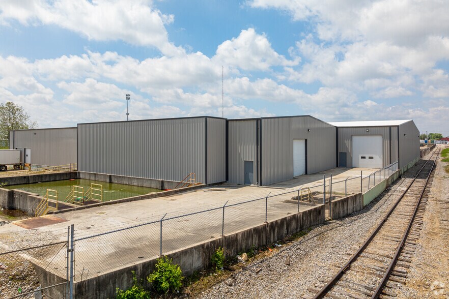More Photos Of 800 Industrial Dr, Franklin Warehouse For Lease