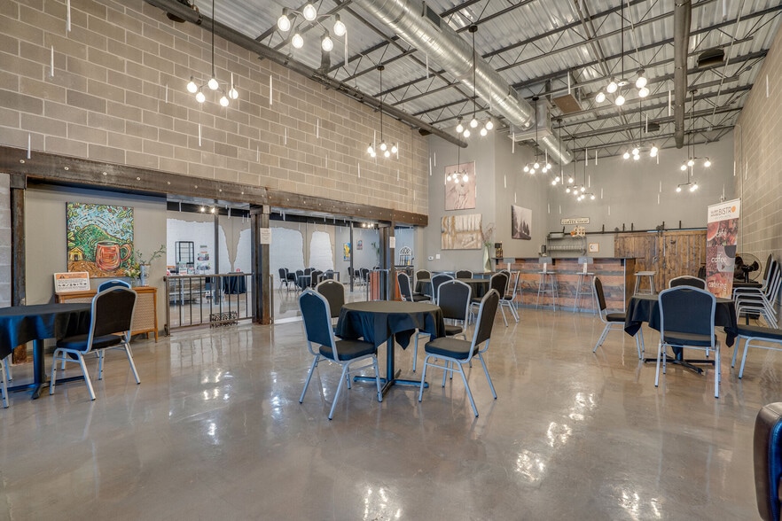 More Photos Of 109-111 S Main St, Irving Restaurant For Sale