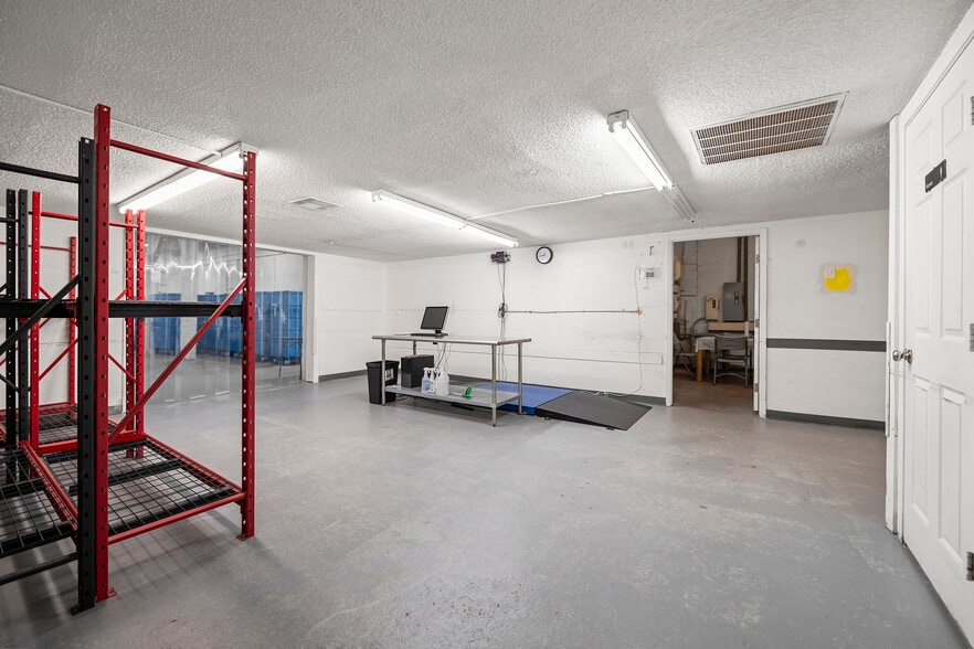 More Photos Of 1212 13th St, Galveston Light Distribution For Lease