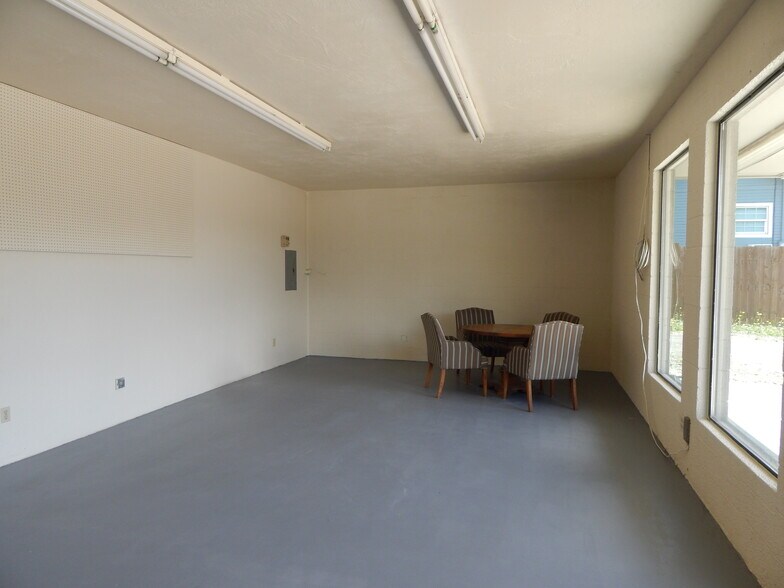 More Photos Of 728 SE Rice Ave, Roseburg Freestanding For Lease