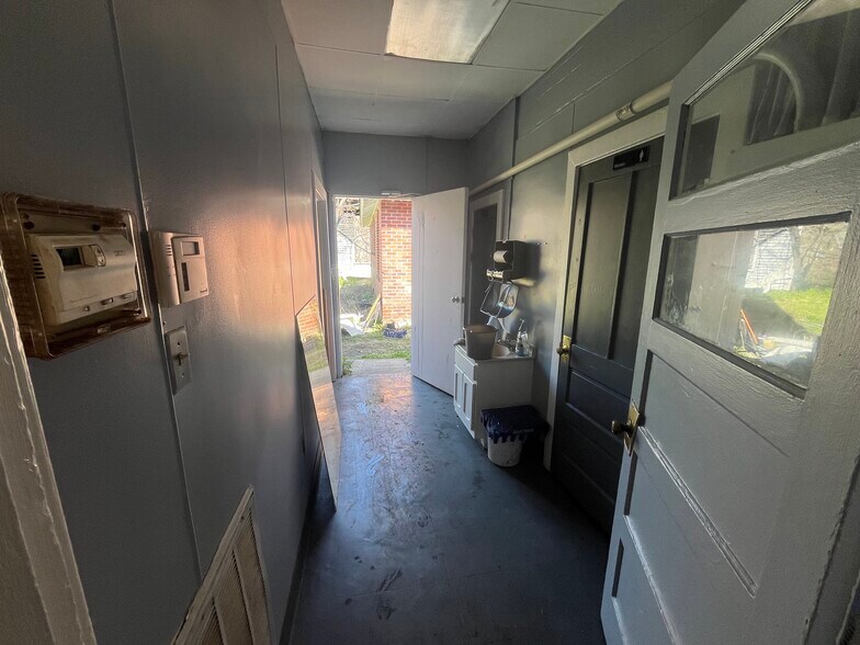 More Photos Of 901-909 Falls Rd, Rocky Mount Restaurant For Sale