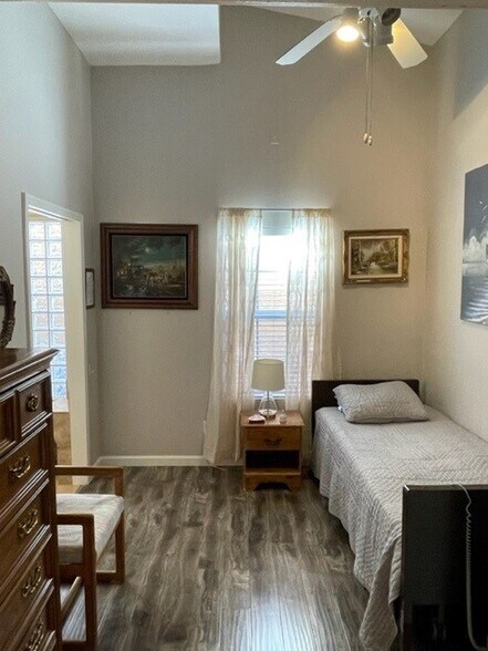 More Photos Of 6121 W Foothill Dr, Glendale Healthcare For Sale