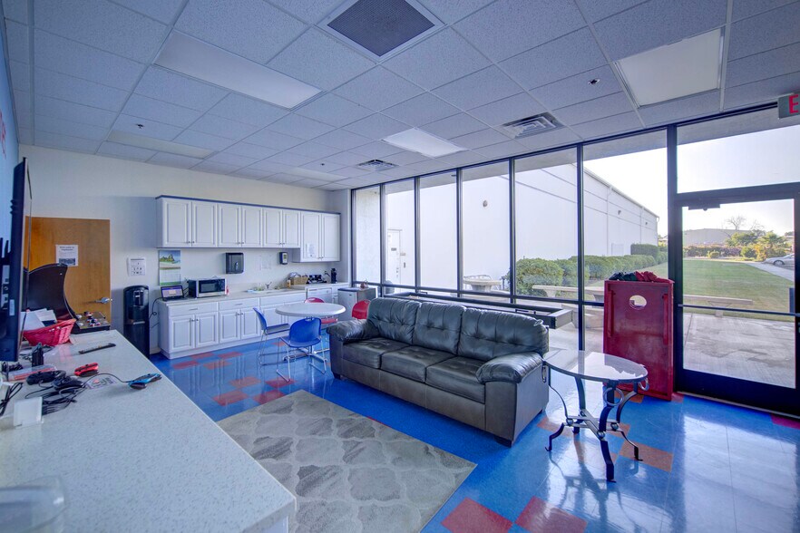 More Photos Of 1065 Marauder St, Chico Manufacturing For Lease