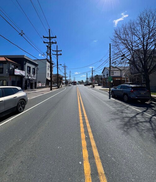 More Photos Of 530 Bayway Ave, Elizabeth General Retail For Sale