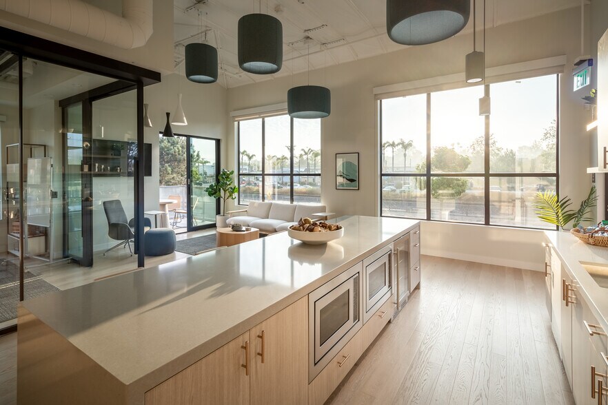 More Photos Of 1532-1536 N Coast Highway 101, Encinitas Office Residential For Sale