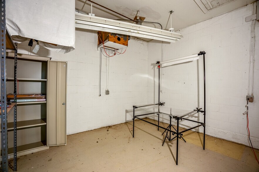 More Photos Of 20 Arroyo Cuyamungue Rd, Santa Fe Warehouse For Sale