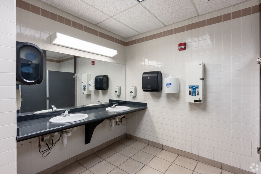 More Photos Of 1300 E Rusk St, Jacksonville Warehouse For Lease