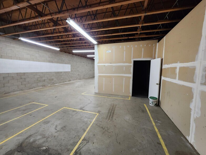 More Photos Of 5771-5791 E Shields Ave, Fresno Warehouse For Lease