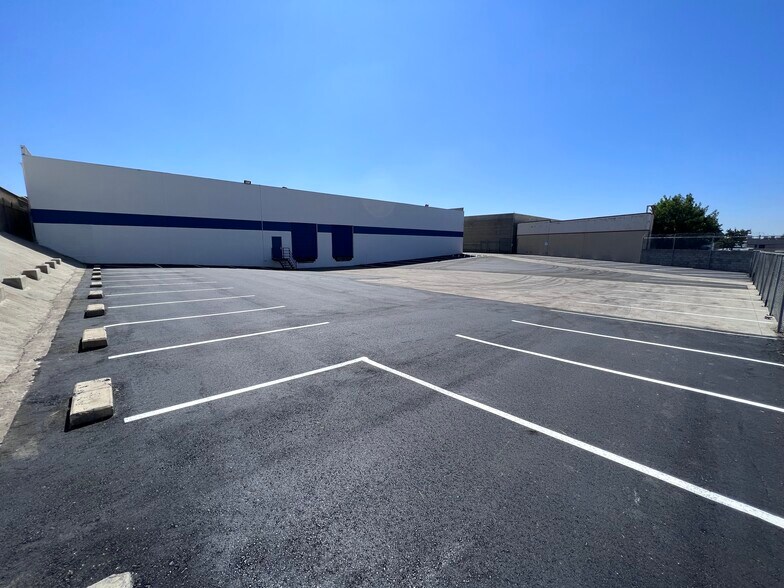 More Photos Of 9667 Owensmouth Ave, Chatsworth Warehouse For Sale