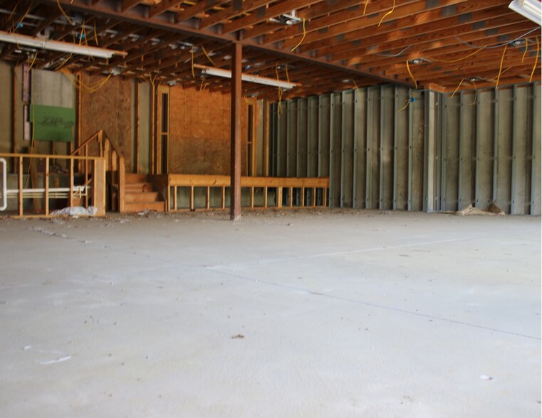 More Photos Of 7840 Camargo Rd, Cincinnati General Retail For Sale