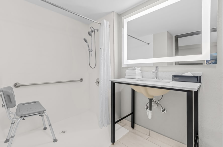 More Photos Of 4870 University Dr NW, Huntsville Hotel For Sale