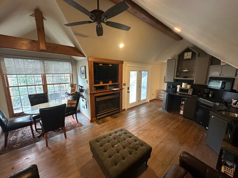 More Photos Of 430 Carolina Way, Highlands Flex For Sale