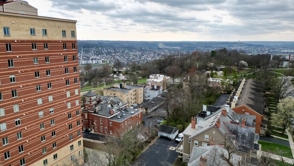 More Photos Of 2150 Alpine Pl, Cincinnati Office Residential For Lease