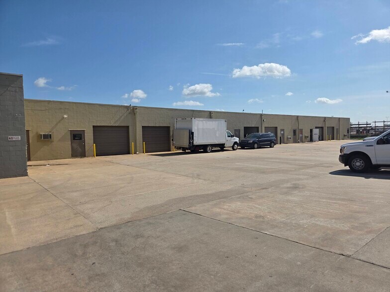 More Photos Of 9714-9748 E 55th Pl, Tulsa Light Manufacturing For Lease