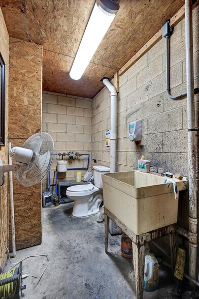 More Photos Of 133 W Blue Lick Rd, Shepherdsville Auto Repair For Sale