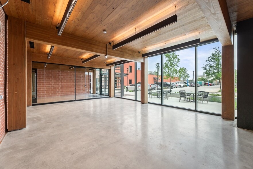 More Photos Of 1305 E Houston St, San Antonio Office For Lease