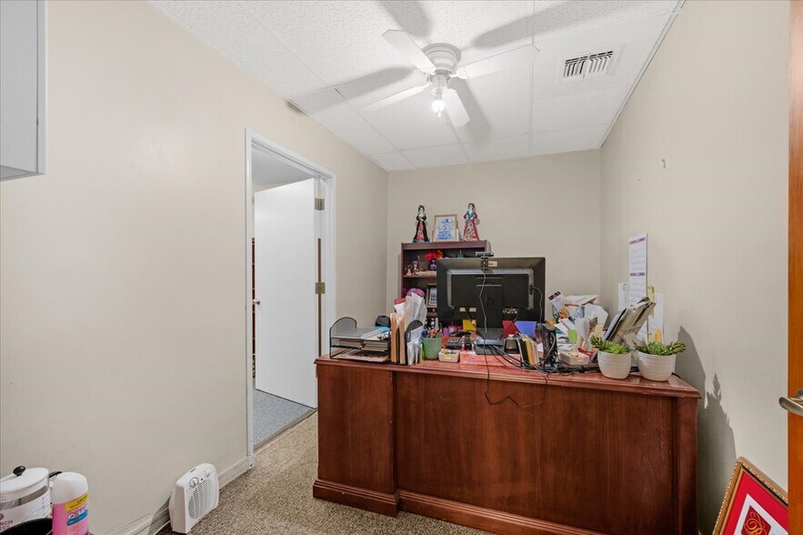 More Photos Of 339 W D St, Lemoore Storefront For Sale