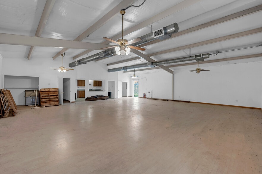 More Photos Of 7330 Texas 261 Hwy, Buchanan Dam Warehouse For Sale