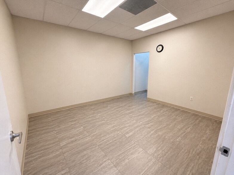 More Photos Of 11414 Reeder Rd, Dallas Flex For Lease