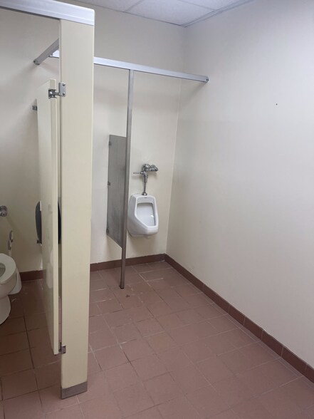 More Photos Of 3455 Keith Bridge Rd, Cumming Freestanding For Sale