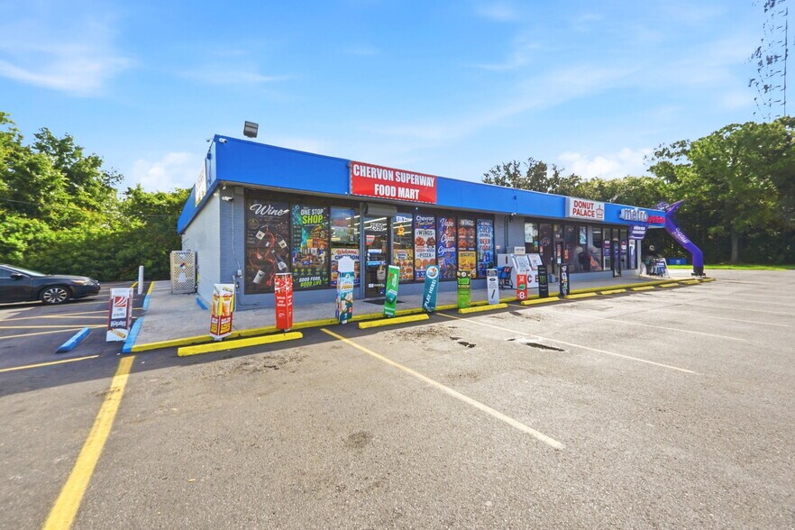 More Photos Of 2590 Recker Hwy, Winter Haven Service Station For Sale