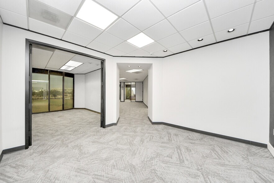 More Photos Of 6100 Corporate Dr, Houston Medical For Sale