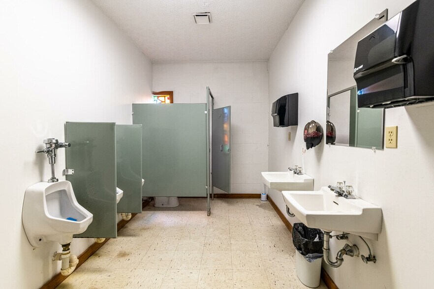 More Photos Of 6205 Miller Ln, Dayton Religious Facility For Sale