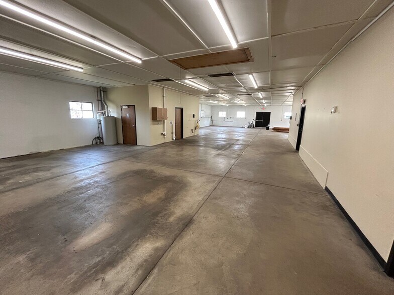 More Photos Of 101 Rathbone Rd, Marietta Flex For Sale