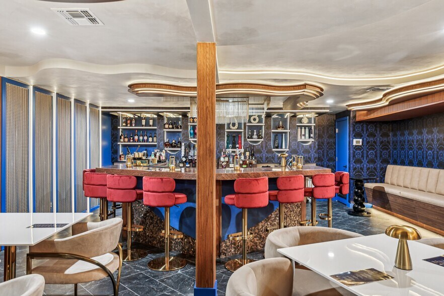 More Photos Of 801 W Montrose St, Clermont Restaurant For Sale