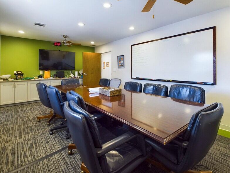 More Photos Of 1407 W University Dr, McKinney Medical For Sale