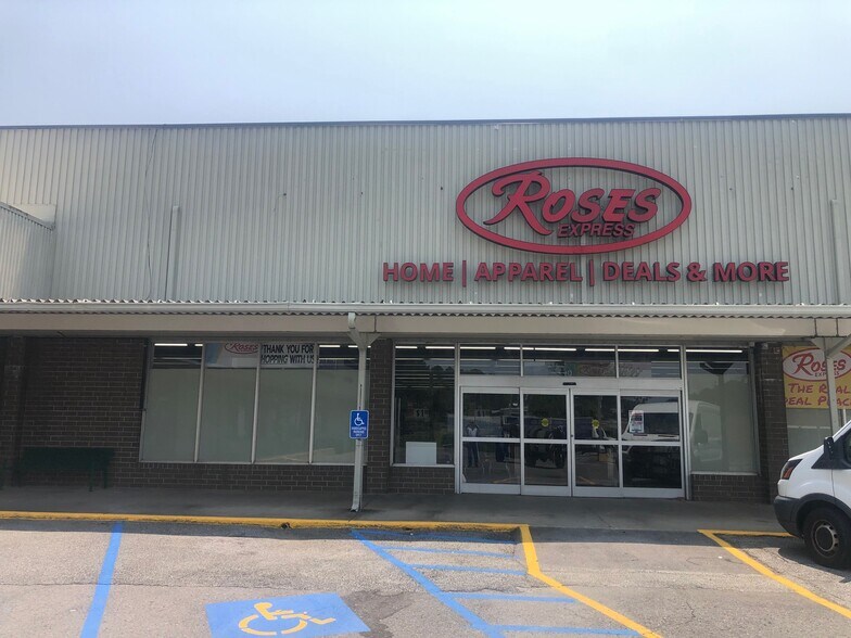 More Photos Of 920 N 3rd Ave, Chatsworth Storefront For Lease