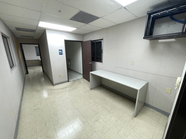 More Photos Of 4917 Bailey Loop, Mcclellan Airplane Hangar For Lease