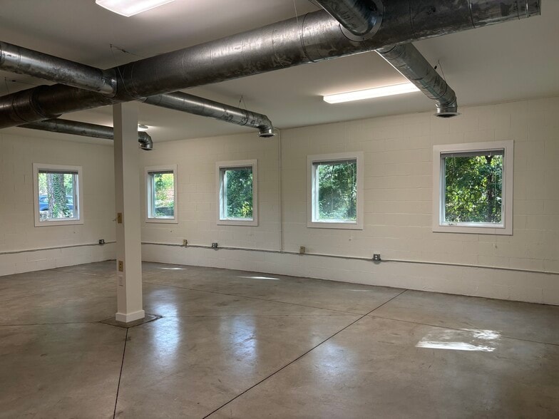 More Photos Of 2035 Manchester St NE, Atlanta Loft Creative Space For Lease