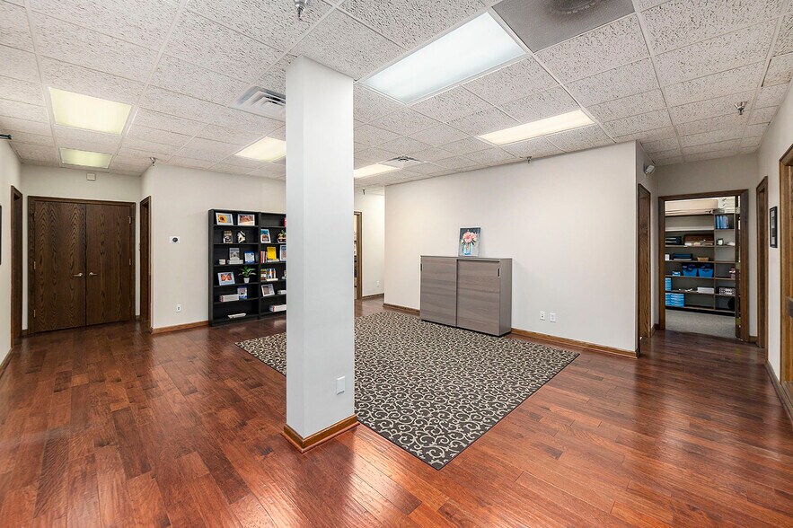 More Photos Of 115-125 E Park St, Olathe Office For Sale